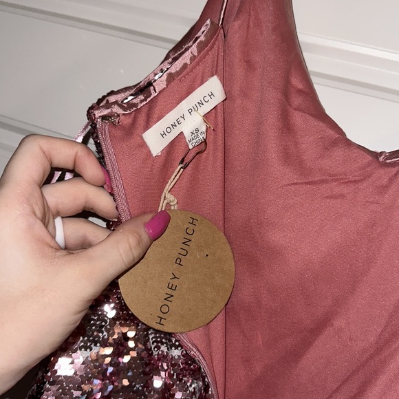 New with tags sequin dress - Picture 2 of 2